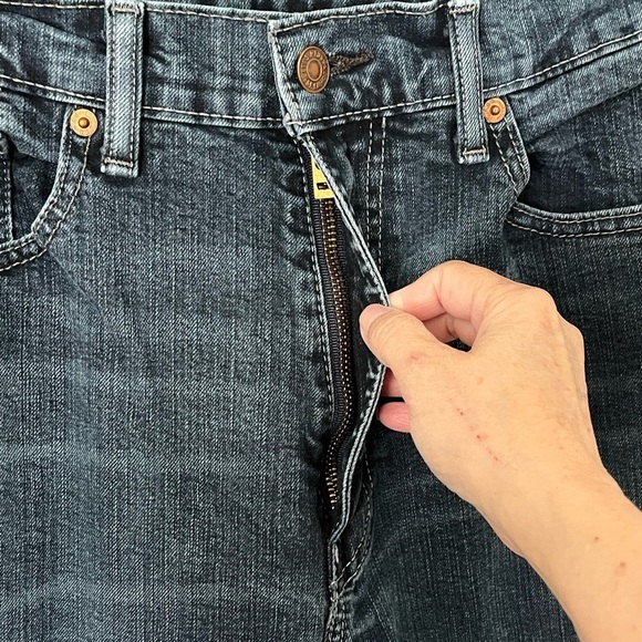 Levi's 505 Mens Size 34x32 Dark/Medium Wash Jeans Denim 5 Pocket Iconic Stretch - Picture 4 of 11